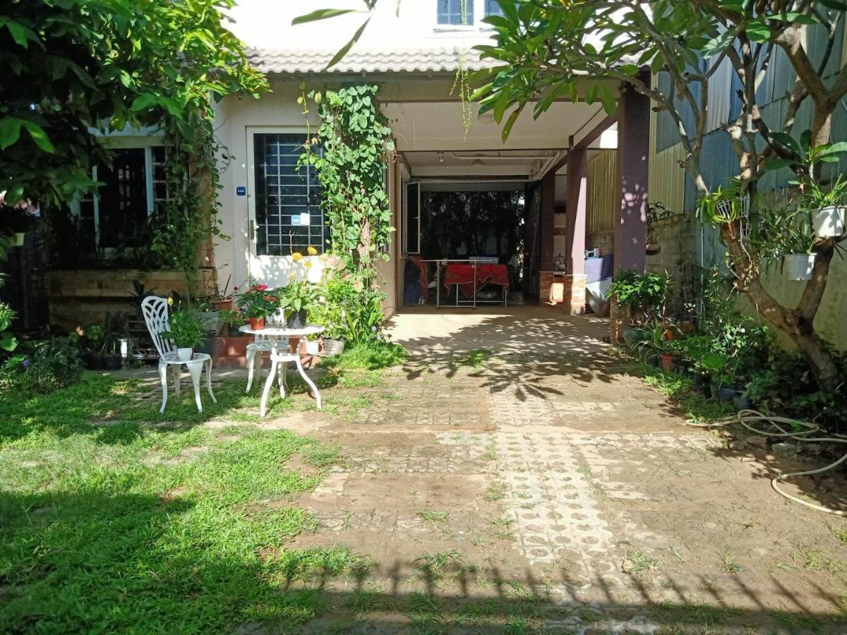 Kol House Acomodação com café da manhã Phnom Penh Exterior foto